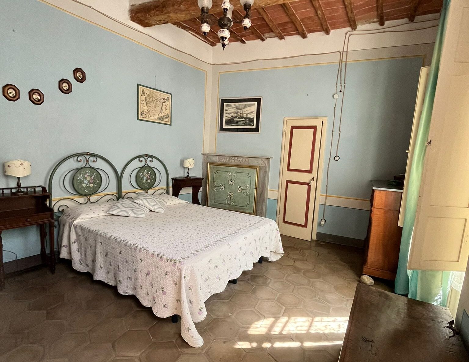 before picture of bedroom in Panicale villa