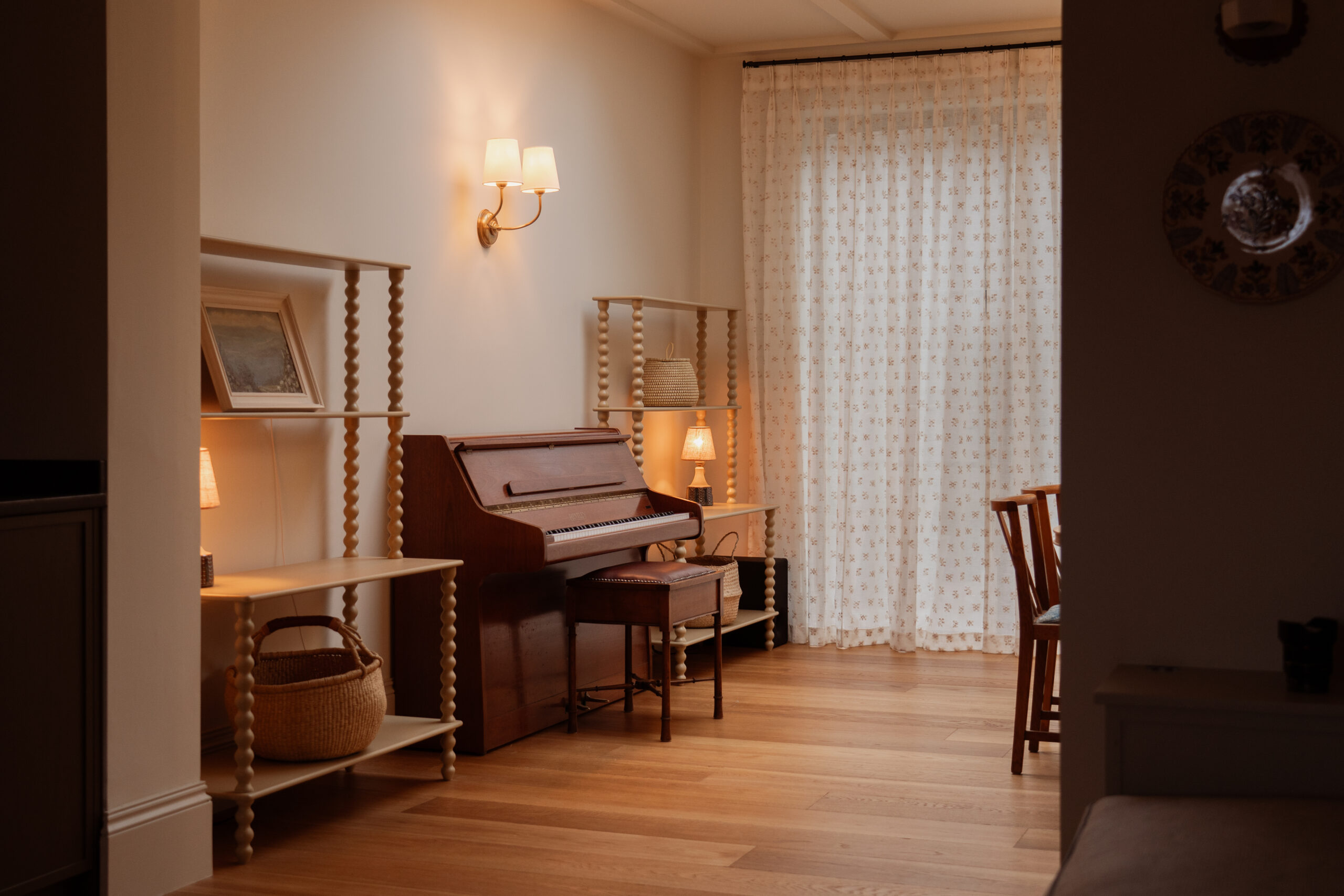 entrance hallway with piano